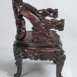 Armlehnstuhl mit in Form von Drachen geschnitzten Lehnen - Foto 3