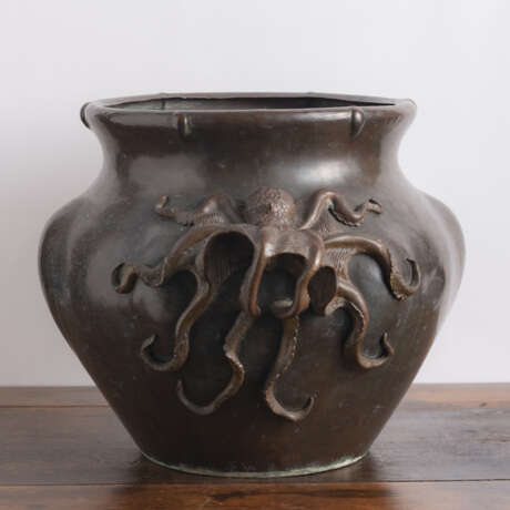 Cachepot aus Bronze mit Oktopus-Handhaben - photo 2