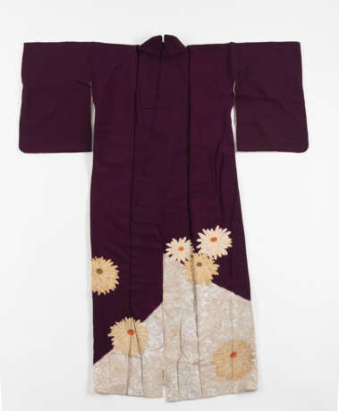 Drei Kimonos und ein Rock aus Seide - photo 4