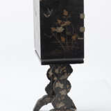 Nähkästchen aus Holz auf Stand mit schwarzer Lackfassung und floralem Dekor - Foto 6