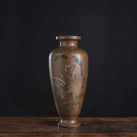 Vase mit Lackdekor von Schmetterlingen und Vogel - фото 1