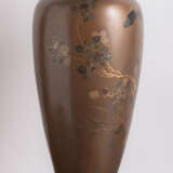 Vase mit Lackdekor von Schmetterlingen und Vogel - фото 4
