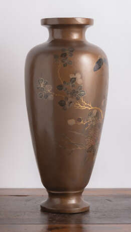 Vase mit Lackdekor von Schmetterlingen und Vogel - photo 4