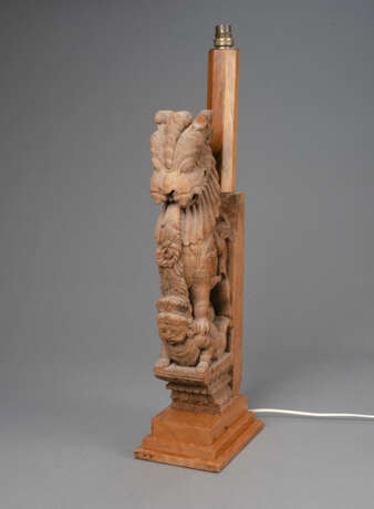 Holzschnitzerei des Vyalaka - photo 1