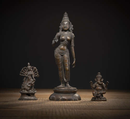 Drei Bronzefiguren der Lakshmi, Ganesha und Durga - фото 2