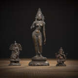 Drei Bronzefiguren der Lakshmi, Ganesha und Durga - фото 2