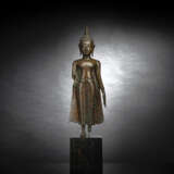 Stehender Buddha Shakyamuni aus Bronze auf einem Holzstand - photo 1