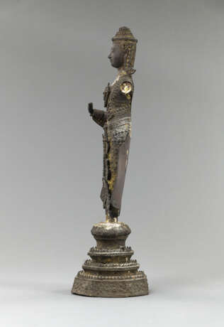 Bronze des stehenden Buddha - photo 2