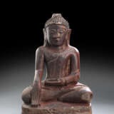 Skulptur des Buddha Shakyamuni aus Stein mit roter Lackfassung - photo 1