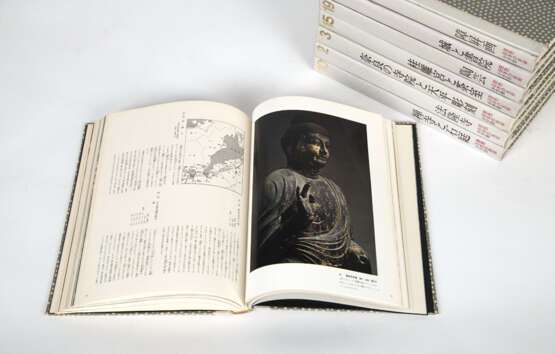 Acht Bände des Genshoku Nihon no Bijutsu (Japanische Kunst in Farben) - photo 3