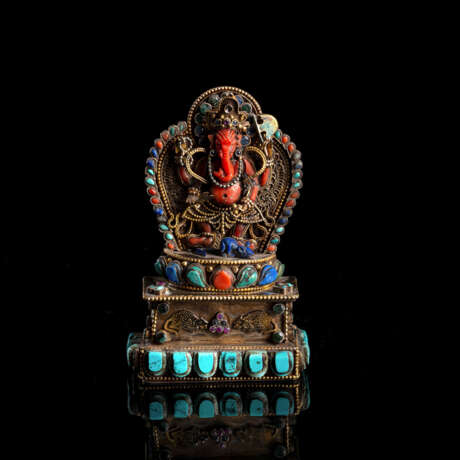 Miniaturschrein mit Darstellung des Ganesha aus Silber partiell mit Halbedelsteinen eingelegt - Foto 1