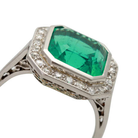 Auffälliger Smaragdring mit Diamanten - фото 5