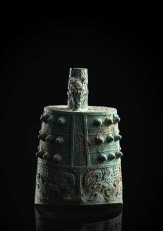 Archaistische Ritualglocke aus Bronze 'Zhong' - photo 1