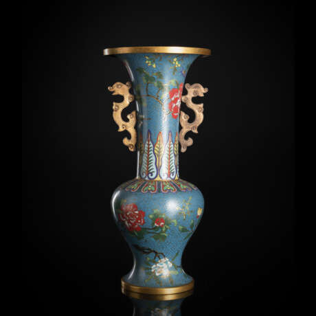 Balusterförmige Cloisonné-Vase mit feuervergoldeten Drachenhenkeln - photo 1