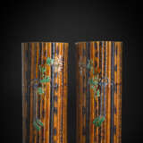 Paar bambusförmige Pinselhalter mit 'Sancai'-Glasur in Relief dekoriert - фото 1