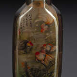 Snuffbottle aus rauchfarbenem Kristall der Ji-Schule mit feiner Innenmalerei von Goldfischen zwischen Wasserpflanzen - photo 1