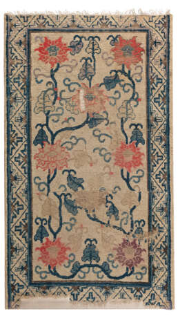 Teppich mit Lotusmuster auf hellbeigem Fond - Foto 1