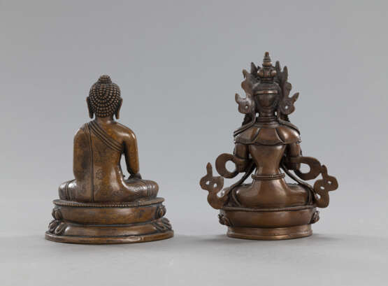 Zwei Bronzefiguren des Buddha Shakyamuni und Vajradhara - photo 3