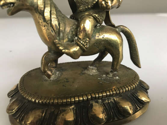 Bronze des Vaishravana auf einem Pferd - фото 3
