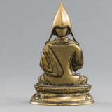 Bronze eines sitzenden Lama, die Hände vor der Brust erhoben - Foto 3