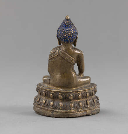Kleine Bronze des Buddha Shakyamuni - photo 3