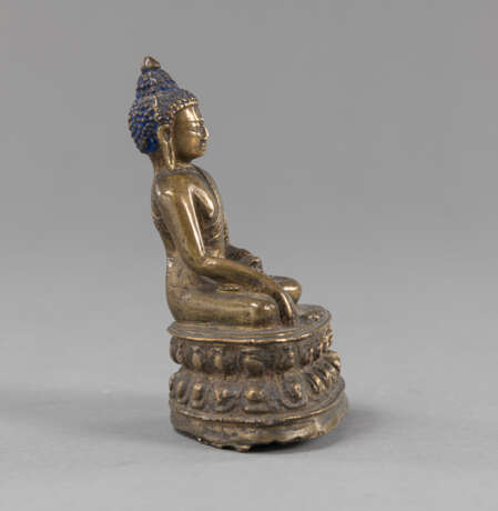 Kleine Bronze des Buddha Shakyamuni - photo 4