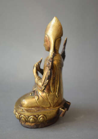 Feuervergoldete Bronze des Tsongkhapa auf einem Lotus - photo 2