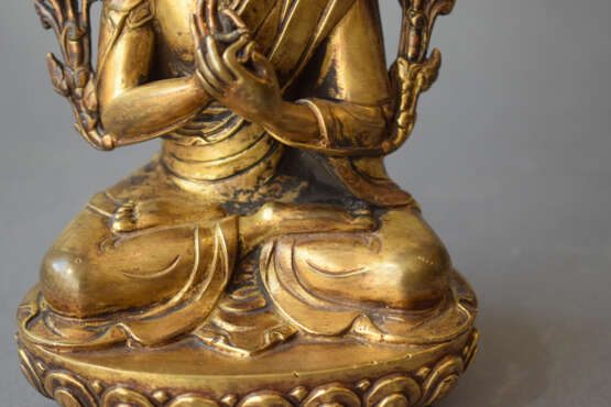 Feuervergoldete Bronze des Tsongkhapa auf einem Lotus - Foto 5