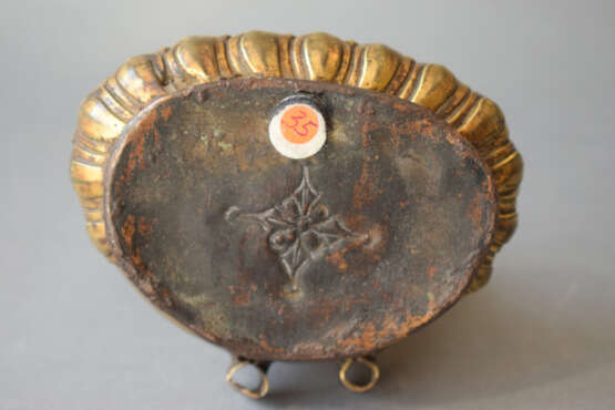 Feuervergoldete Bronze des Tsongkhapa auf einem Lotus - photo 6
