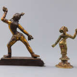 Bronze einer Dakini auf Lotossockel und Bronze einer stehenden Tara - photo 2