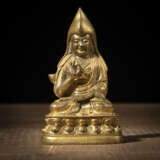 Feuervergoldete Figur aus Bronze vermutlich Tsongkhapa - фото 1