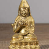 Feuervergoldete Figur aus Bronze vermutlich Tsongkhapa - photo 2