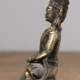 Sitzender gekrönter Buddha aus Bronze - photo 5