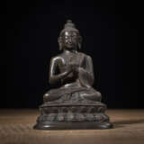 Bronze des Buddha auf einem Lotossockel - photo 1