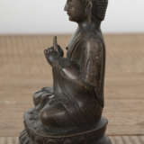 Bronze des Buddha auf einem Lotossockel - photo 2