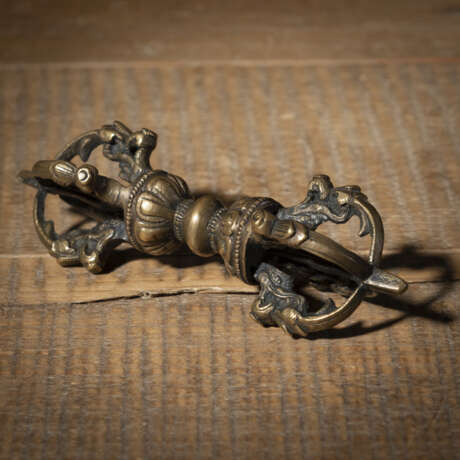 Vajra aus goldfarbener Bronze - photo 1