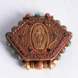 Feines Amulett mit Steinbesatz und Darstellung des Buddha Shakyamuni und des Manjushri - photo 2