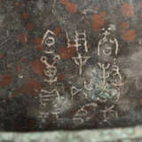 Deckelgefäß aus Bronze mit Eulendekor in Relief im archaischen Stil - Foto 5
