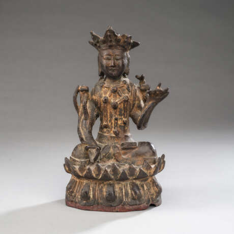 Bronze des Guanyin auf einem Lotos - фото 1