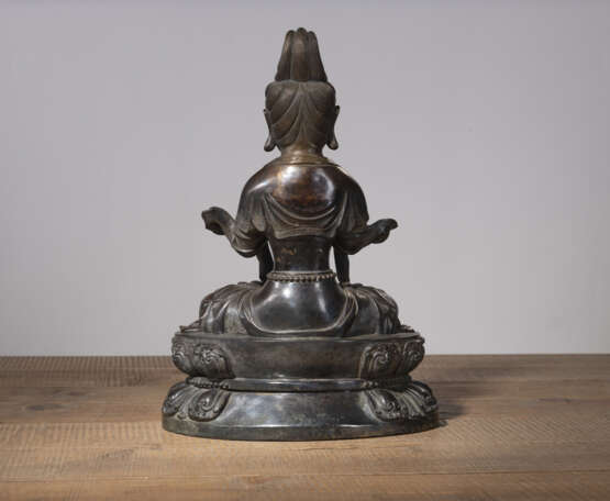 Feine Bronze des Guanyin auf einem Lotossockel - Foto 3