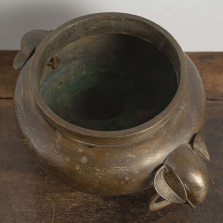 Dreibeiniger Weihrauchbrenner aus Bronze mit Silber-Einlagen und Elefantenkopf-Handhaben - Foto 5