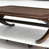 Flacher Tisch mit kreuzförmigen Beinen und geflochtener Oberfläche - Foto 4