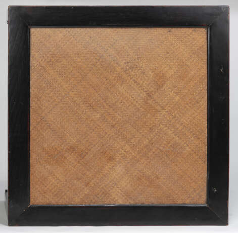 Flacher quadratischer Beistelltisch mit geflochtener Oberfläche - Foto 3