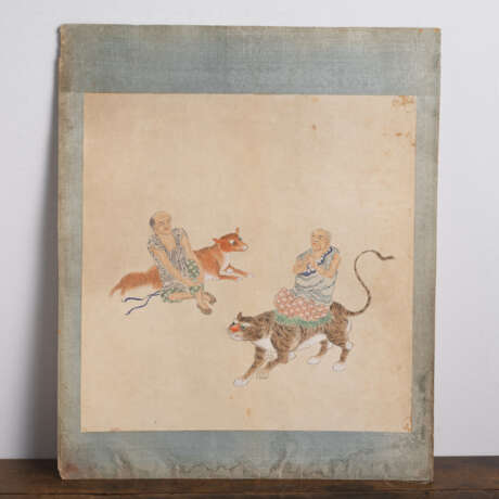 Drei Albumblätter mit Malereien von Luohan und mythischen Kreaturen - Foto 1