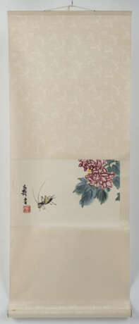 Vier Hängerollen mit Farbholzschnitten ('mu ban shui yin') von floralen Darstellungen nach Qi Baishi und Pan Tianshou und 16 Albumblätter bzw. Briefpapiere nach Qi Baishi - Foto 11