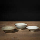 Zwei 'Qingbai'-Schalen und eine 'Longquan'-Seladonschale - фото 1