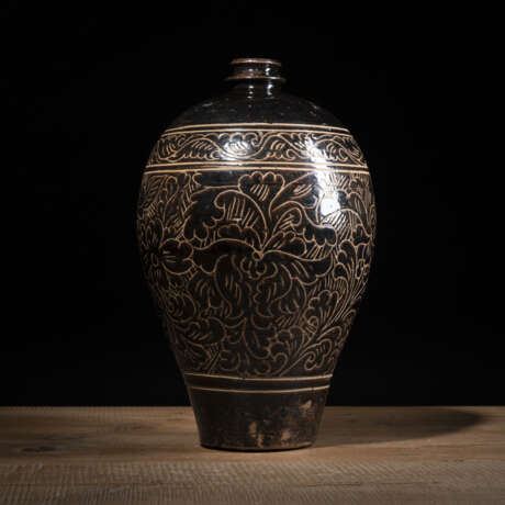Große Vase 'Meiping' im Stil der 'Cizhou'-Ware mit Floraldekor - Foto 2