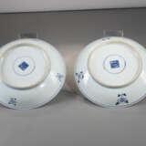 Paar Teller aus Porzellan mit unterglasurblauem Phönixdekor - photo 3