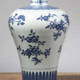 Meiping-Vase mit unterglasurblauem Dekor von Früchte- und Blütenzweigen - Foto 2