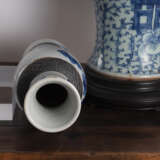 Zwei Vasen mit unterglasurblauem 'Shuangxi'- und Figurendekor - photo 6